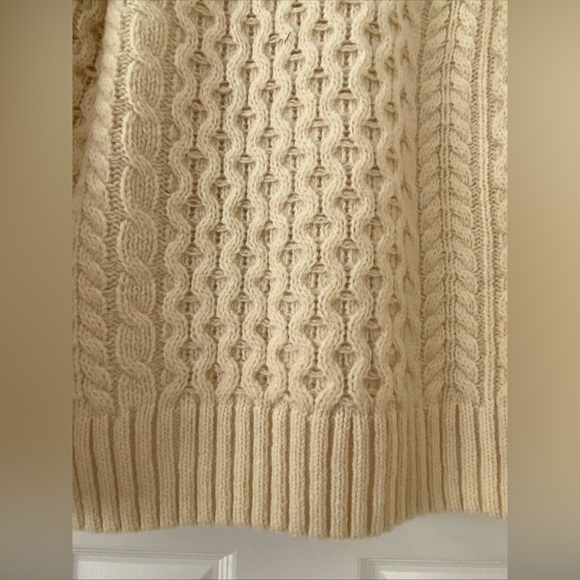 Brandy Melville LADIES’ OVERSIZE CREAM CABLE KNIT SWEATER Cardigan NEW NWT O/S - Picture 9 of 9